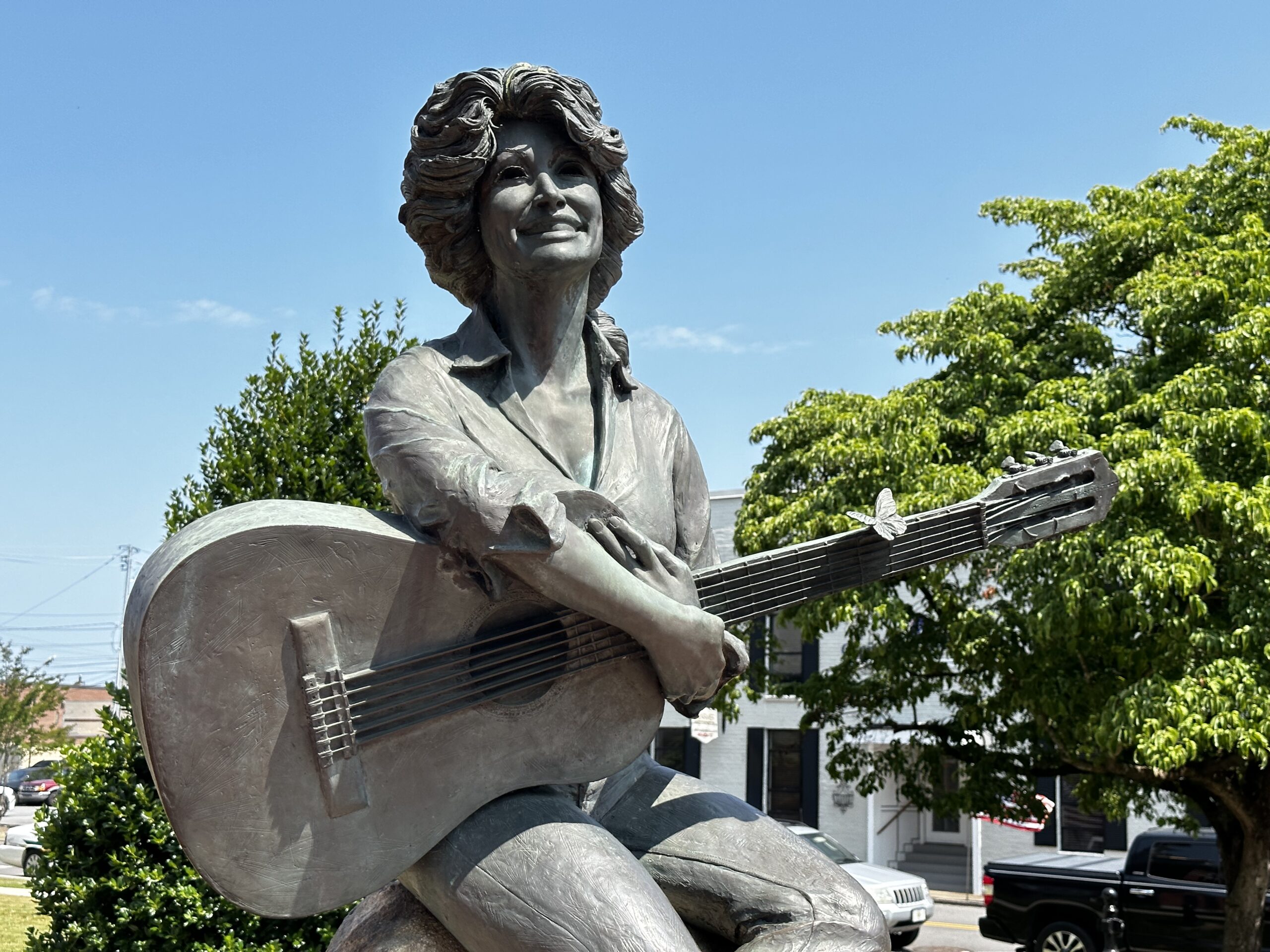 A statue of Dolly Parton with a guitar in Sevierville, TN. 