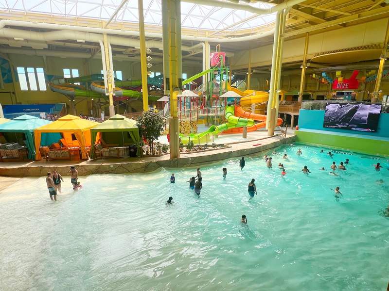 OKANA indoor waterpark wave pool