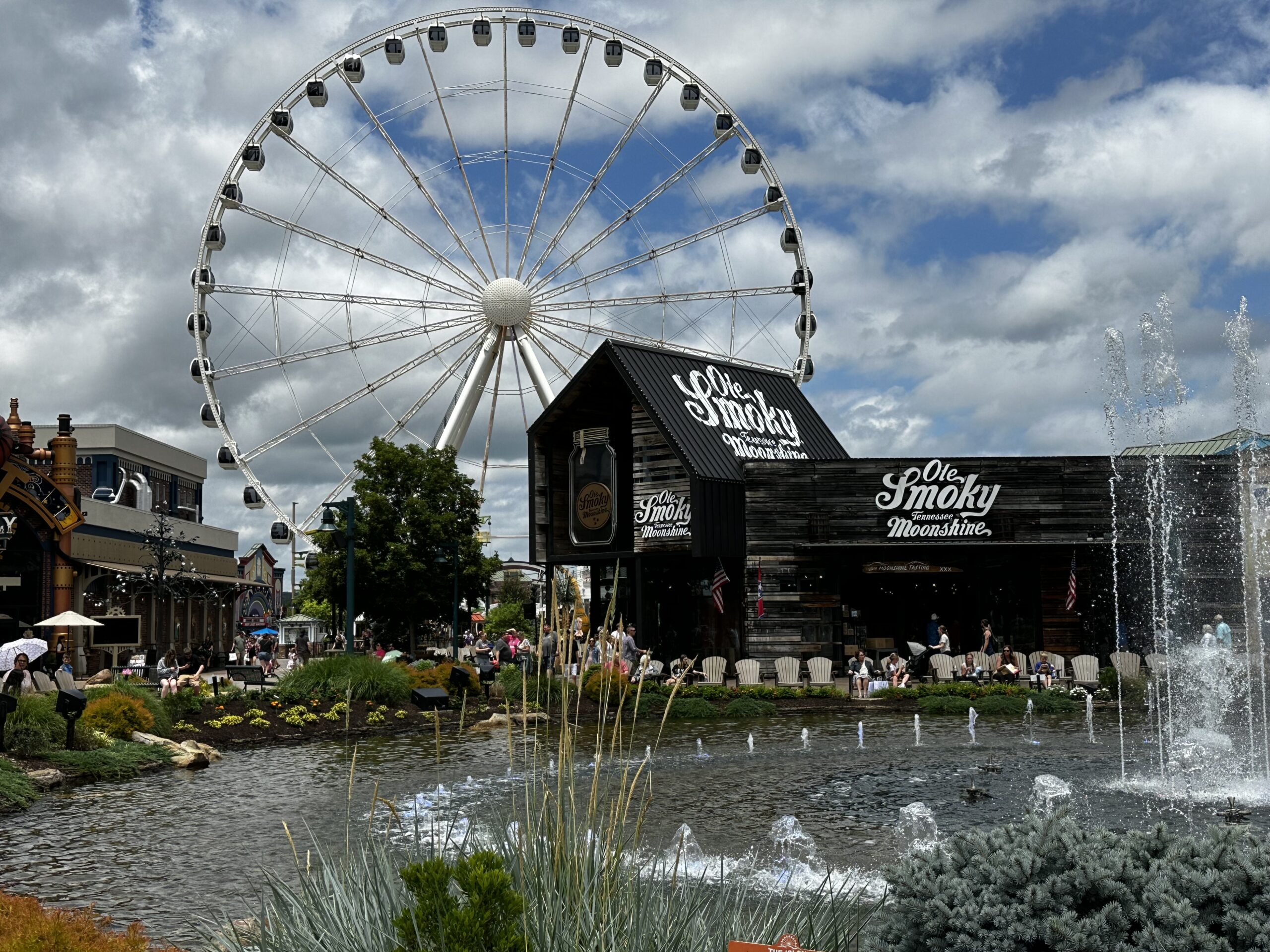 Pond, fountains and buildings at the Island in Pigeon Forge.
