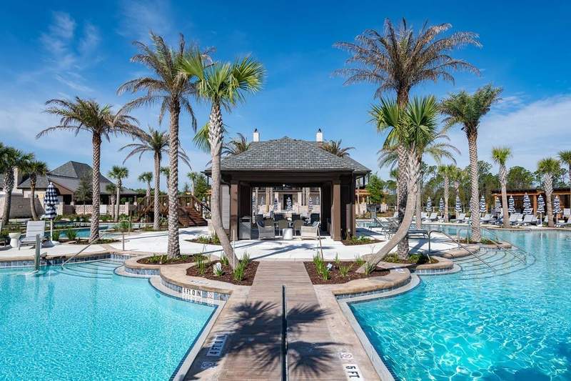 The resort-style swimming pool and lounging area at Camp Creek Inn