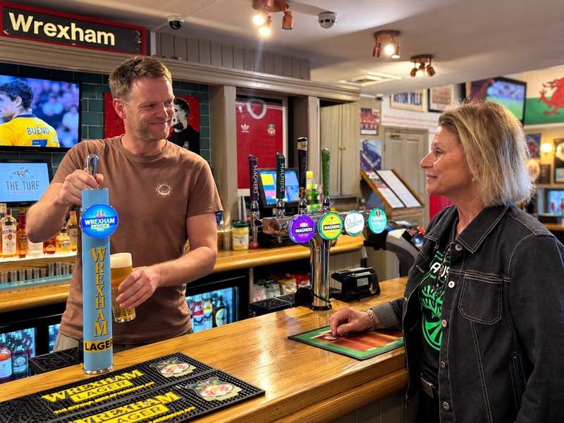  Wayne Jones pouring a pint at The Turf in Wrexham